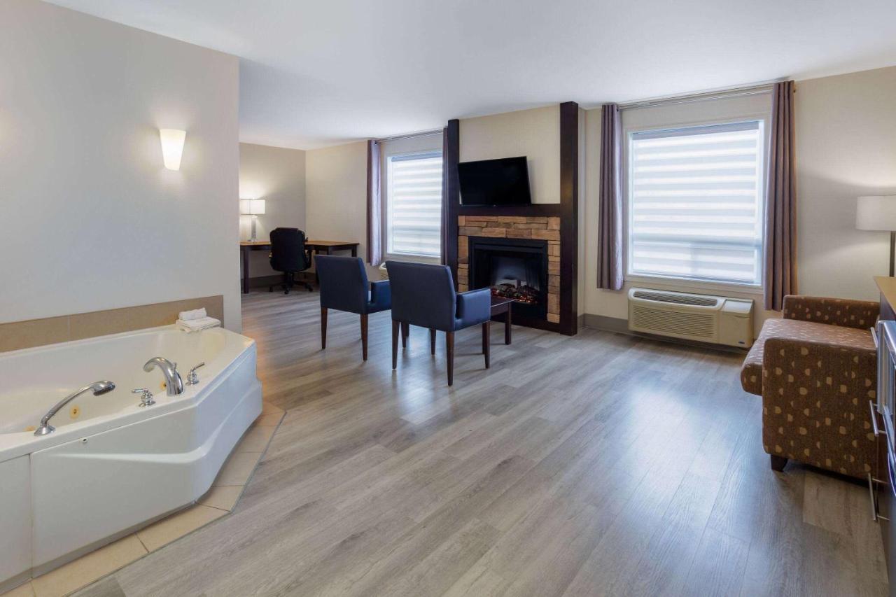 Super 8 By Wyndham Québec Eksteriør billede