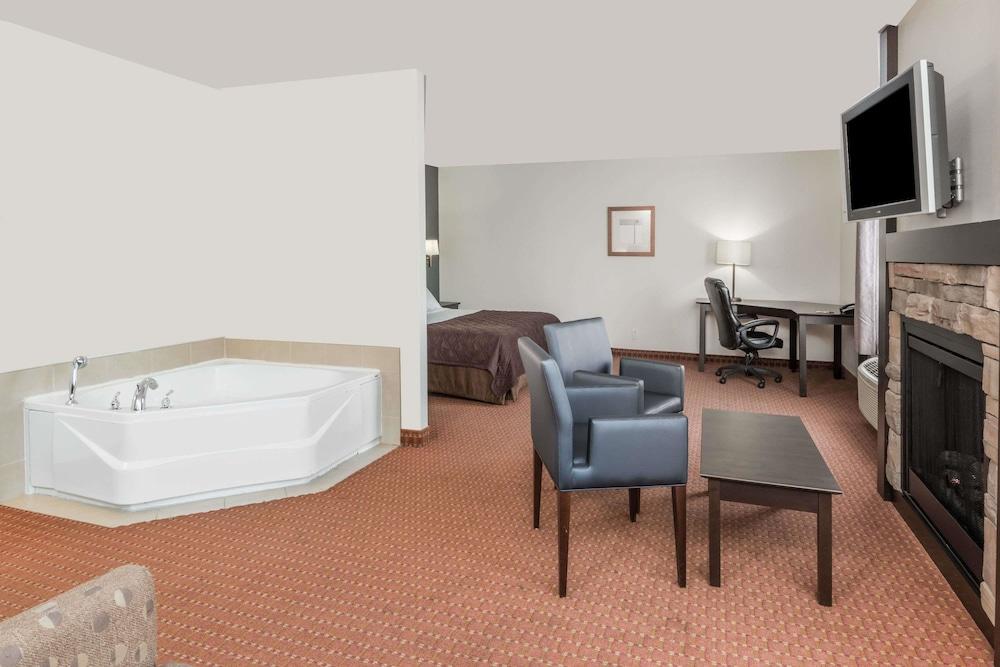 Super 8 By Wyndham Québec Eksteriør billede
